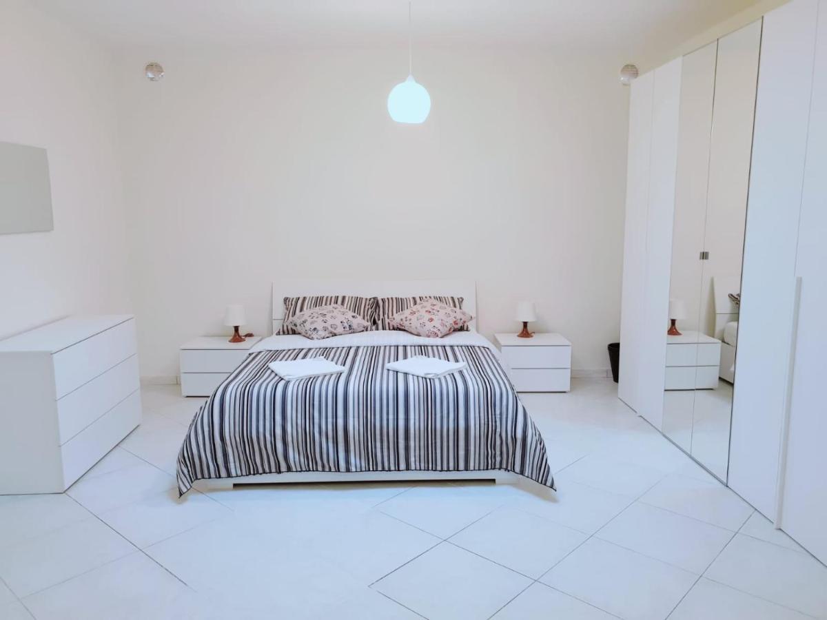 Apartamento Visconti House Bari Exterior foto