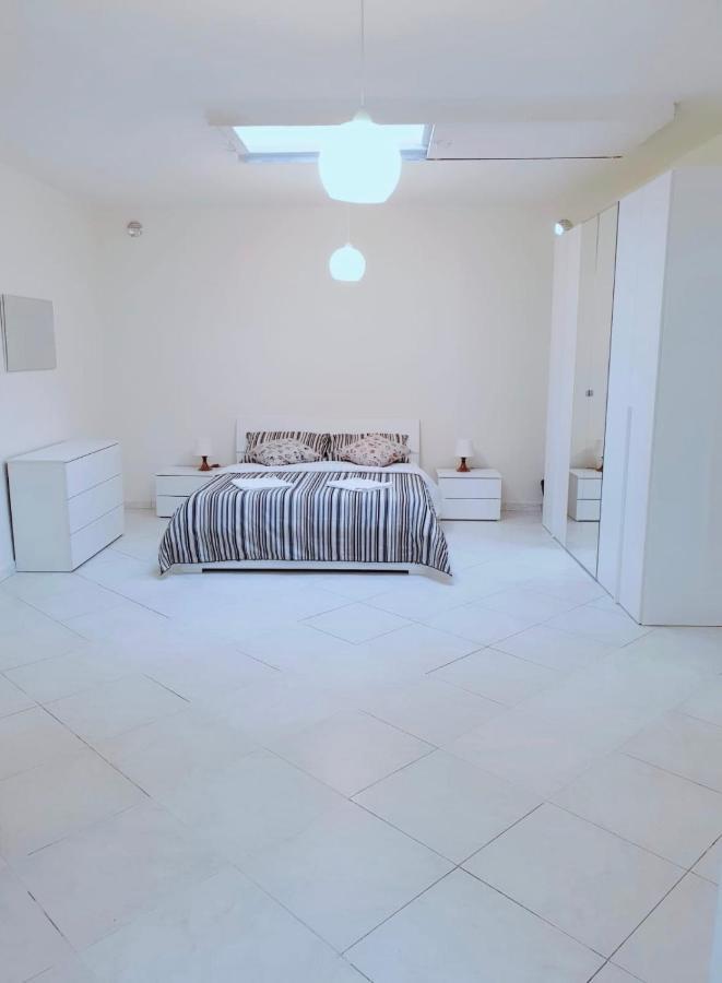 Apartamento Visconti House Bari Exterior foto